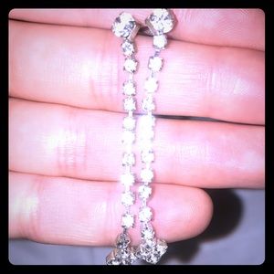 Dangling earrings 😍